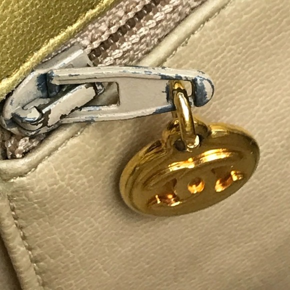 CHANEL Gold Shoulder Bag - Picture 10 of 13